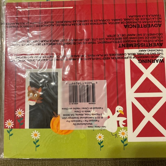 Studio 18 Treat Boxes 2 cows 4 barns- - Picture 5 of 5